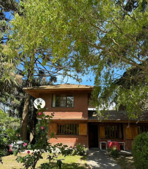 Casa serrana frente al valle